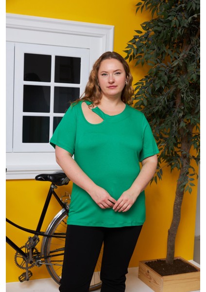 Yaka Halka Detaylı Büyük Beden Tişört Yeşil