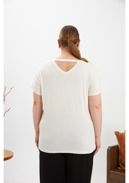 File Detaylı Büyük Beden Tişört Ekru fırsatları