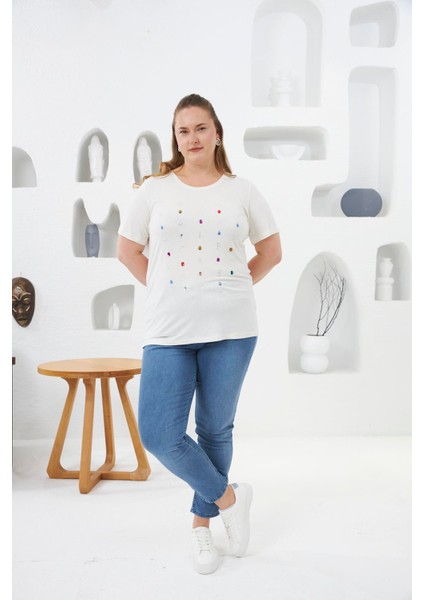 Boncuk ve Taş Işlemeli Büyük Beden Tişört Beyaz fırsatları