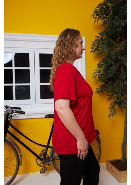 Yaka Halka Detaylı Büyük Beden Tişört Kırmızı fiyatları