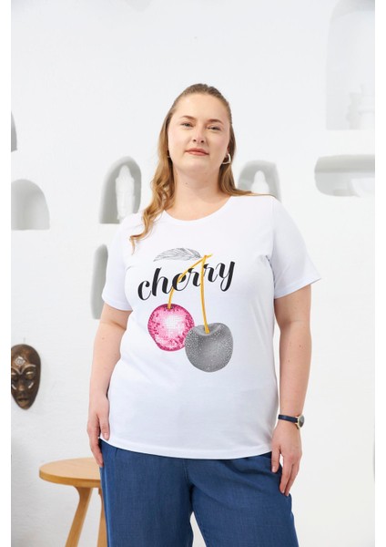 Taş Işlemeli Kiraz Desenli Büyük Beden Tişört Beyaz