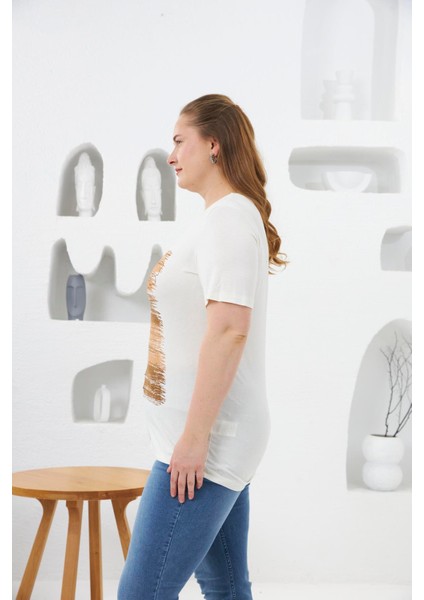 Çiçek Deseni Baskılı Büyük Beden Tişört Ekru fiyatları