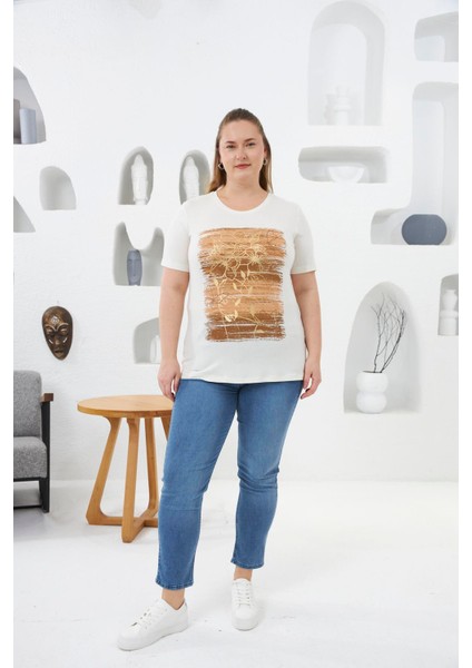 Çiçek Deseni Baskılı Büyük Beden Tişört Ekru fırsatları