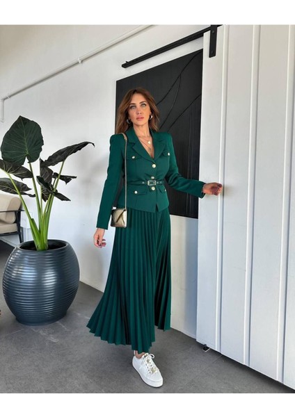 Elizabeth Gold Kemerli - Düğmeli Blazer Ceket ve Piliseli Uzun Etek Takım