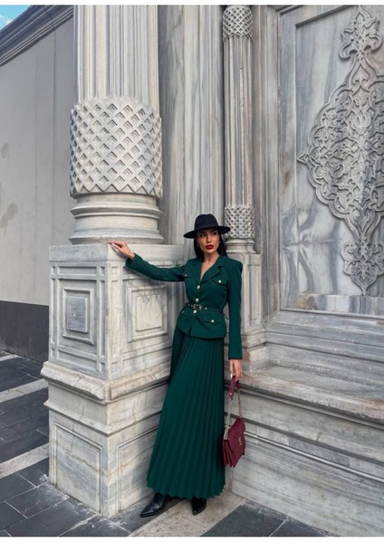 Elizabeth Gold Kemerli - Düğmeli Blazer Ceket ve Piliseli Uzun Etek Takım modelleri