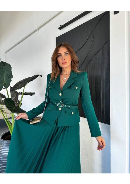 Elizabeth Gold Kemerli - Düğmeli Blazer Ceket ve Piliseli Uzun Etek Takım