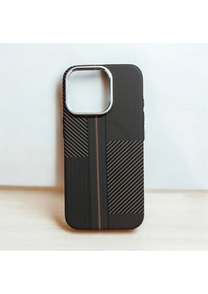 Apple Iphone 12/12 Pro Uyumlu Lux Carbon Fiber Magsafe Metal Kılıf Ultra Hafif Ince Manyetik Kapak.