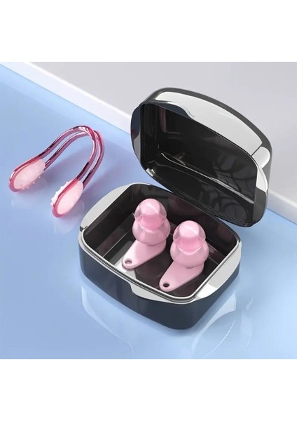 Silikon Yüzme Kulak Tıkacı ve Burun Klipsi Seti – Suya Dayanıklı, Yıkanabilir, Taşıma Kutulu, Konforlu Yapı, Esnek Malzeme ile Yüzme ve Duş Için Uygun Pratik Kullanım Aksesuarı