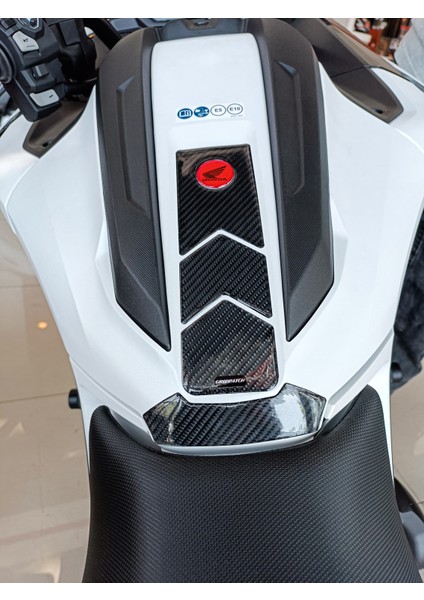 Honda NC750 2024-2025 ile Uyumlu Kaydırmaz 6d Karbon 11 Parça Tank Pad Seti GC45 modelleri