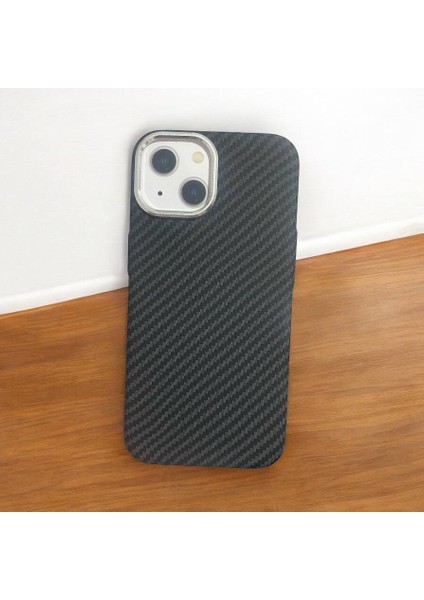 Apple Iphone 15 Uyumlu Lux Carbon Fiber Magsafe Metal Kılıf Ultra Hafif Ince Manyetik Kapak.