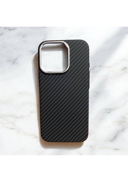 Apple Iphone 15 Uyumlu Lux Carbon Fiber Magsafe Metal Kılıf Ultra Hafif Ince Manyetik Kapak.