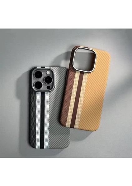 Apple Iphone 15 Uyumlu Lux Carbon Fiber Magsafe Metal Kılıf Ultra Hafif Ince Manyetik Kapak.