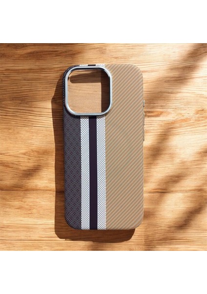 Apple Iphone 15 Uyumlu Lux Carbon Fiber Magsafe Metal Kılıf Ultra Hafif Ince Manyetik Kapak.