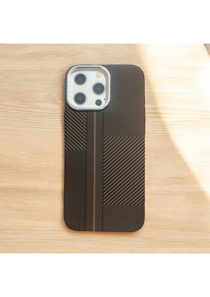 Apple Iphone 15 Pro Max Uyumlu Lux Carbon Fiber Magsafe Metal Kılıf Ultra Hafif Ince Manyetik Kapak.
