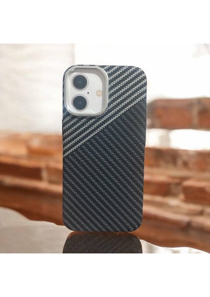 Apple Iphone 16 Uyumlu Lux Carbon Fiber Magsafe Metal Kılıf Ultra Hafif Ince Manyetik Kapak .