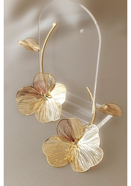 Gold Çiçek Sallantılı Marka Model Vintage Metal Kadın Küpe
