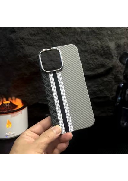 Apple Iphone 16 Pro Uyumlu Lux Carbon Fiber Magsafe Metal Kılıf Ultra Hafif Ince Manyetik Kapak.