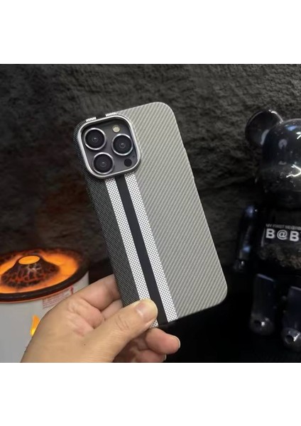 Apple Iphone 16 Pro Uyumlu Lux Carbon Fiber Magsafe Metal Kılıf Ultra Hafif Ince Manyetik Kapak.