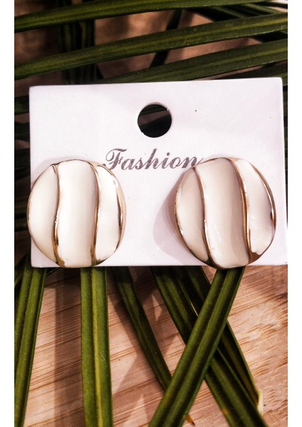 Beyaz Lüks Figürlü Gösterişli Küpe