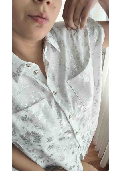 Gümüş Yaldızlı Sıfır Kol Vatkalı Kadın Gömlek fırsatları