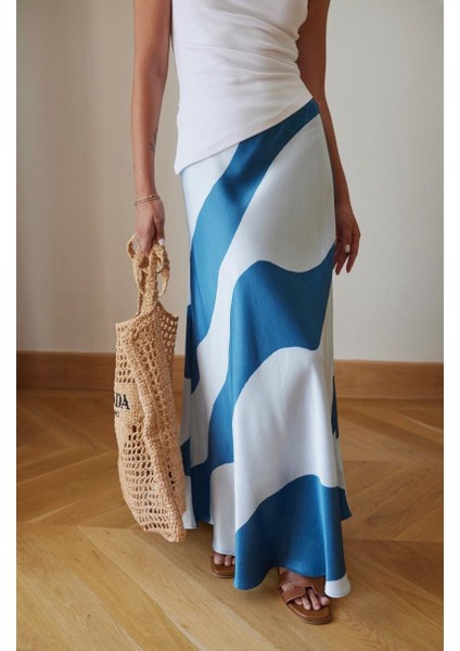 Kadın Mavi Renk Gecisli Geometrik Kloş Saten Etek