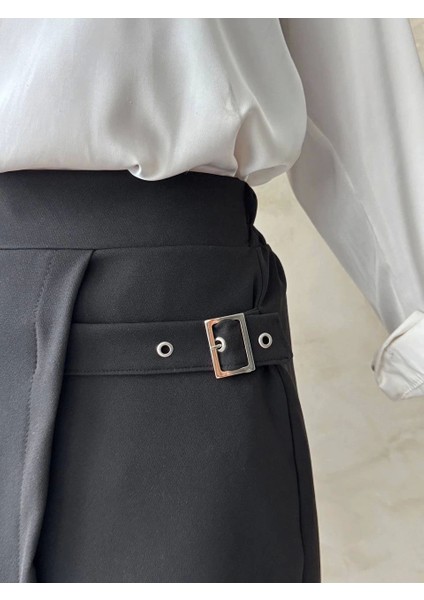 Kadın Tokalı Şort Etek Siyah S25449 fırsatları