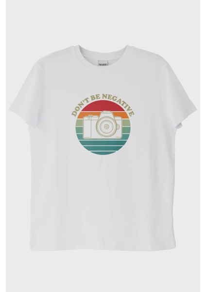 DON&#039;T Be Negative Baskılı Retro Kamera Tasarımlı Beyaz Tişört (M)