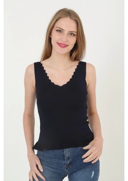 Kadın V Yaka Fırfır Detay Crop - Siyah fiyatları