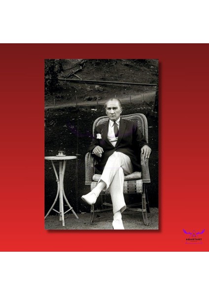 Tekli Dikey Kanvas Şık Ofis Tablosu Oturan Atatürk Portresi fiyatları