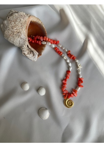 Mercan ve Taşı Detaylı Altın Midye Uçlu El Yapımı Kısa Kolye | Lusora Accessory fiyatları