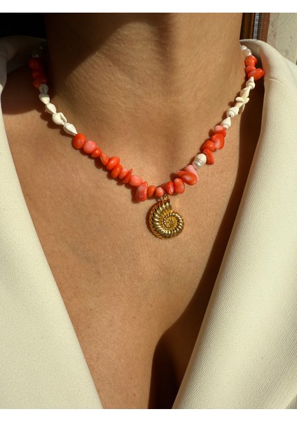Mercan ve Taşı Detaylı Altın Midye Uçlu El Yapımı Kısa Kolye | Lusora Accessory fırsatları