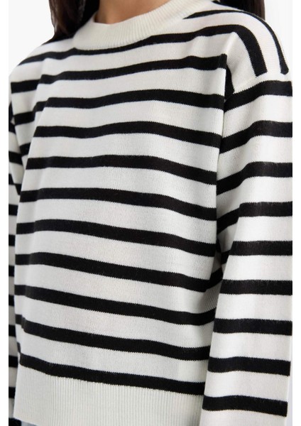 Kız Çocuk Standart Fit Bisiklet Yaka Çizgili Triko Kazak C6903A825AU fırsatları