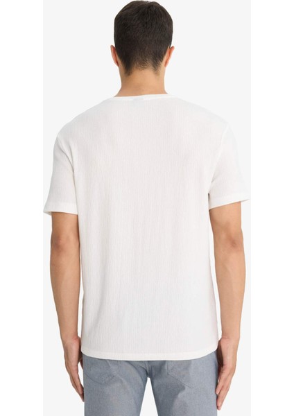 Regular Fit Bisiklet Yaka Dokulu Kısa Kollu Tişört F8480AX25AU