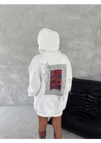 Uzun Kol Kapüşonlu Ön ve Arka Baskılı Sweatshirt - Beyaz