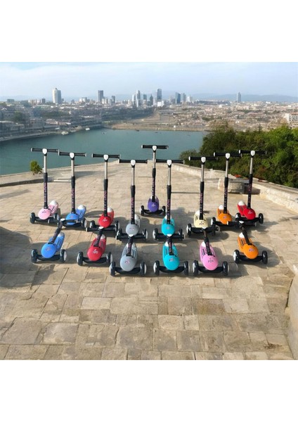 Işıklı/Ledli Üç Teker Yükseklik Ayarlanabilir ve Katlanabilir Fren Sistemli Çocuk Scooter