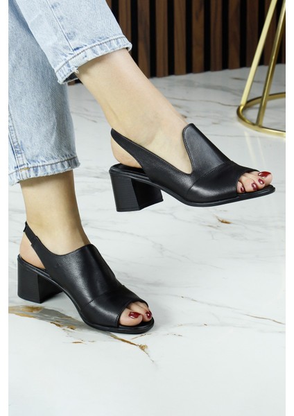 Emilia Siyah Hakiki Deri Arkası Açık Lastik Bantlı Kalın Topuklu Rahat Günlük Sandalet