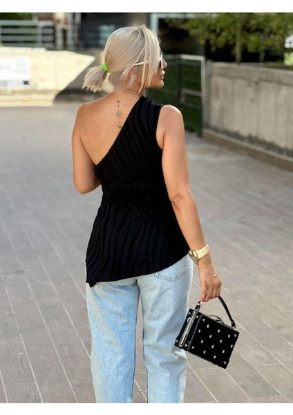 00592 Kolsuz Metal Aksesuarlı Bluz Siyah fırsatları