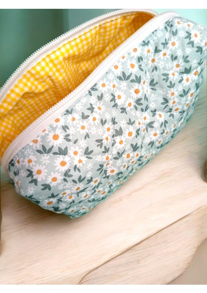Cotton Blossom Kapitoneli Astarlı Makyaj ve Kozmetik Organizer Çanta Yeşil Zemin Papatya Desenli Elyaf Dolgulu Geniş Boy fırsatları