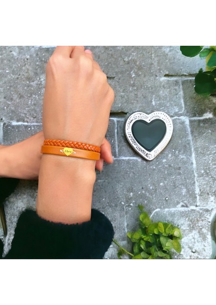 14 Ayar Plakalı Altın Ebru Ismine Özel Kahverengi Derili Kalp Motifli Hediye BILEKLIK-374ISIM