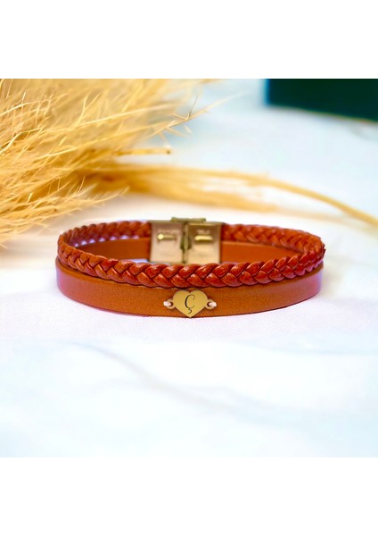 14 Ayar Altın Plakalı Ç Harfine Özel Doğal Kahverengi Derili Kalp Motifli Hediye BILEKLIK-374HARF fiyatları