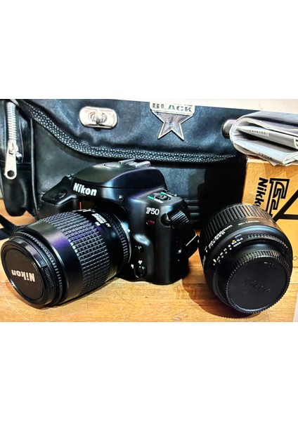 Nikon F50 Fotoğraf Makinası 2 Lens ve Çantasıyla - Pili Bitiktir Değişmesi Lazım - Çalışır modelleri