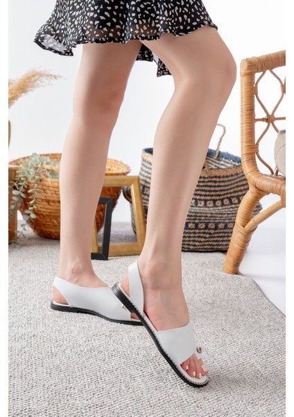 Kadın Parmak Arası Yüzük Aksesuarlı Toka Detay Tek Bant Günlük Sandalet fiyatları