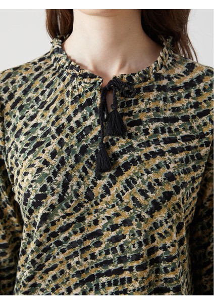 Lcw Grace Karişik Bağlamalı Yaka Etnik Desenli Bluz modelleri