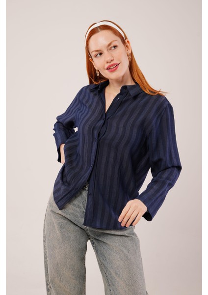 Düğmeli ve Çizgi Detaylı Lacivert Gömlek modelleri