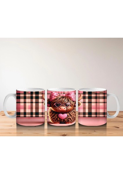 Kareli Fon Önünde Kalp Tutan Tatlı Buzağı – Baskılı Kahve Kupası indirimleri