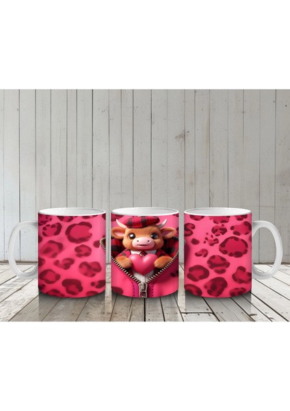 Leopar Desenli Zemin Üzerinde Buzağı Figürü - Baskılı Kahve Kupası