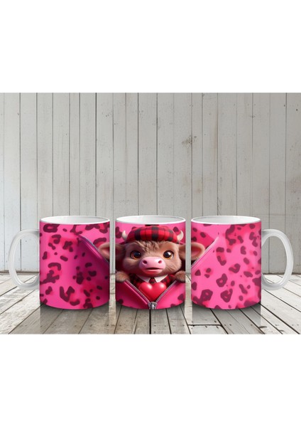 Pembe Leopar Desenli Arka Planda Romantik Ayıcık – Baskılı Kahve Kupası