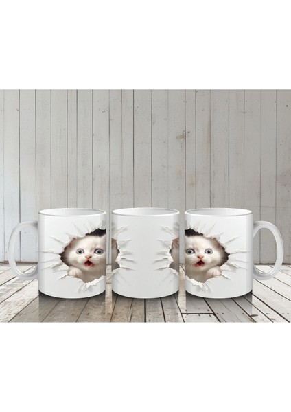 Kırık Duvar Arasında Sevimli Yavru Kedi – Baskılı Kahve Kupası