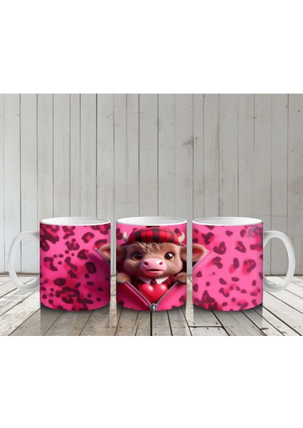 Leopar Desenli Arka Planda Aşık Buzağı – Baskılı Kahve Kupası