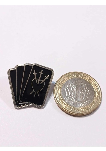 Iskambil Kağıtları Rozet. Mineli, Metal. Pişti, Poker, Kağıt Oyunu. Kadın Broş, Pin. Kart Rozet. fiyatları